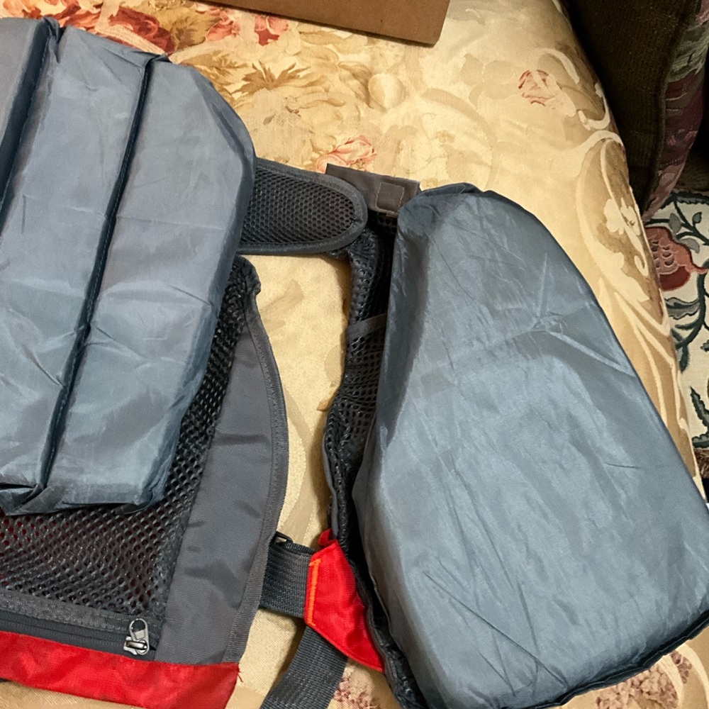 Fly fishing hunting vest! EXCELLENT CONDITION Adjustment-able/custom sizing! - Picture 12 of 16